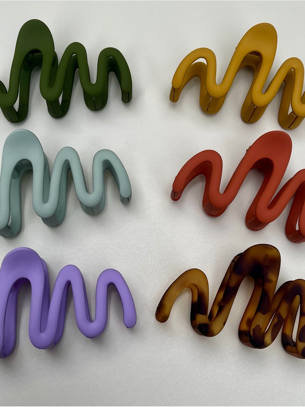 Wavy Matte Hair Claw Clip - Mustard - Picture 3 of 5